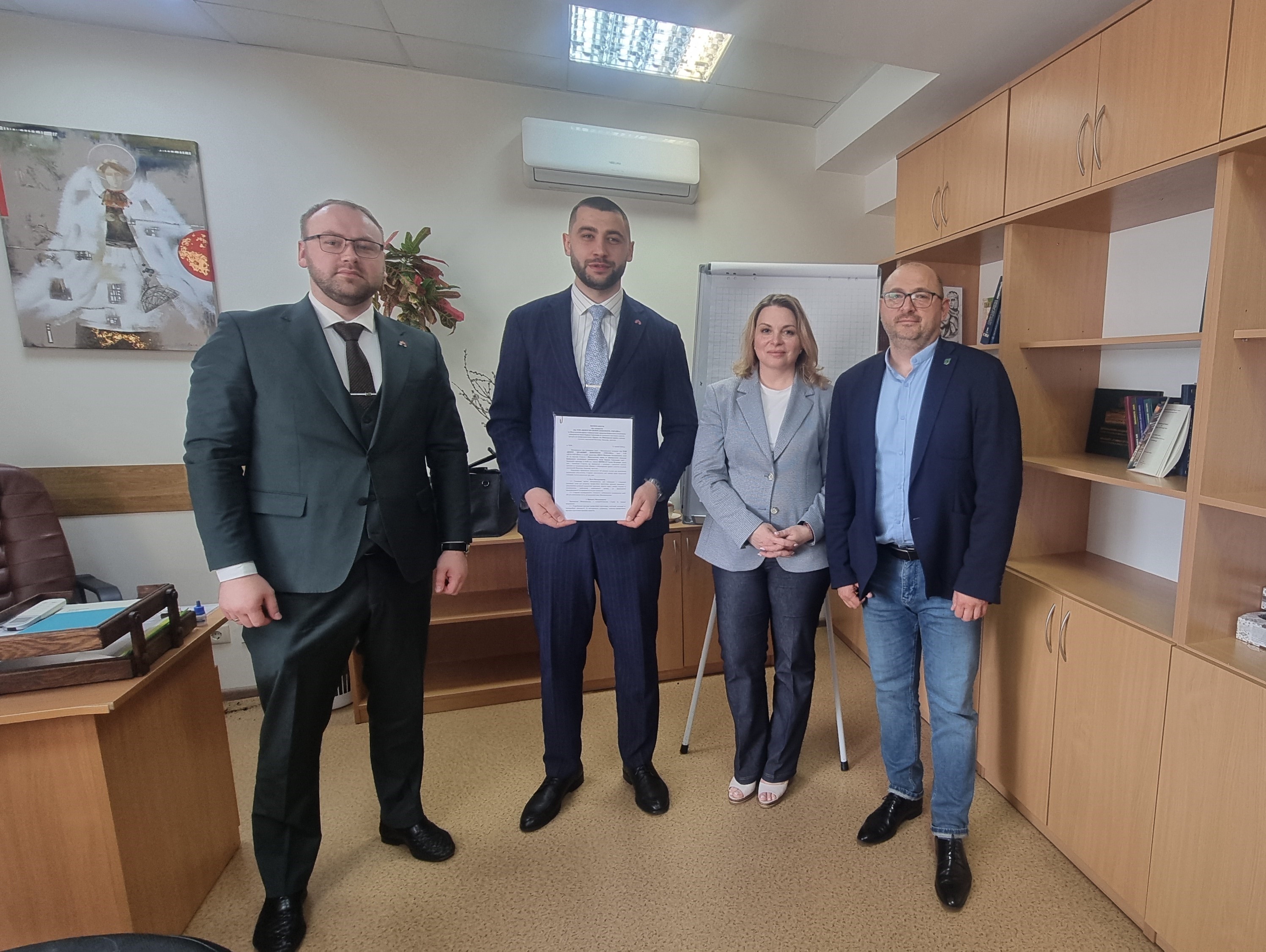МЕМОРАНДУМ про співпрацю між Факультетом права та міжнародних відносин Університету Грінченка і Центром правової допомоги «УКРАЇНА» МЕМОРАНДУМ про співпрацю між Факультетом права та міжнародних відносин Університету Грінченка і Центром правової допомоги «УКРАЇНА»