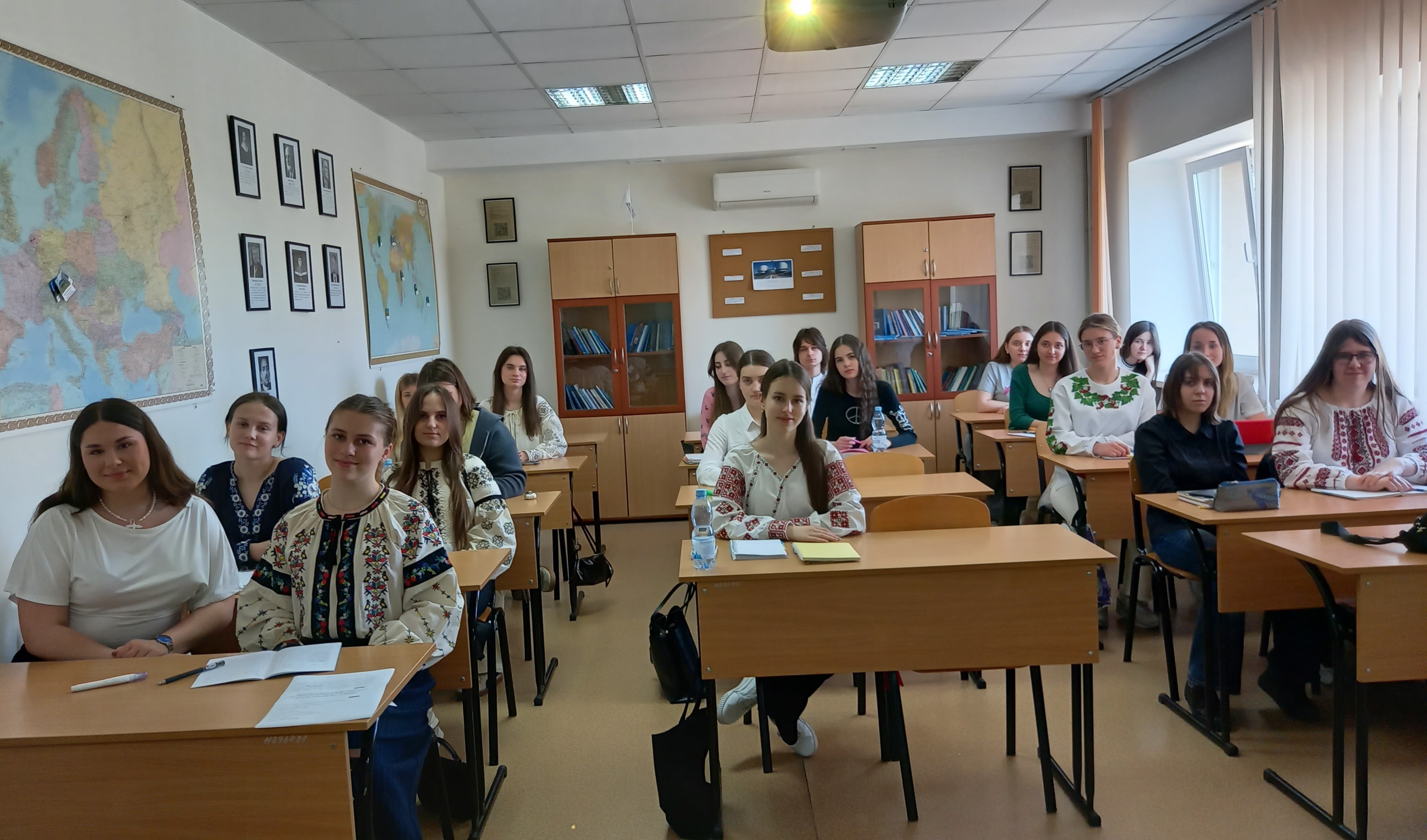 Кураторська година з нагоди Дня вишиванки